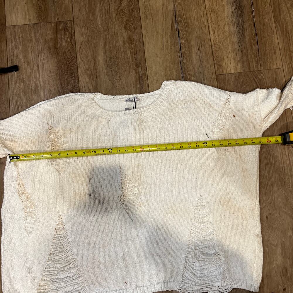 SHADI ET TOI Women's Distressed Sweater In White - Picture 6 of 10